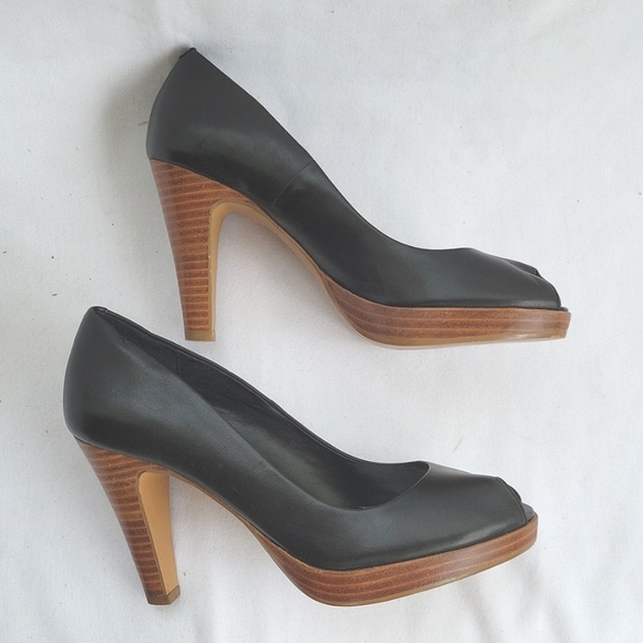 Ann Taylor LOFT Leather Pumps - Size 6 - Black - Picture 3 of 7